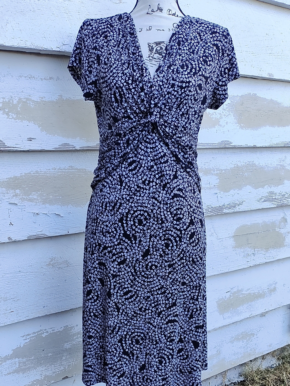 connected apparel Black and White Ditsy Floral-Print Twist-Front Midi Dress